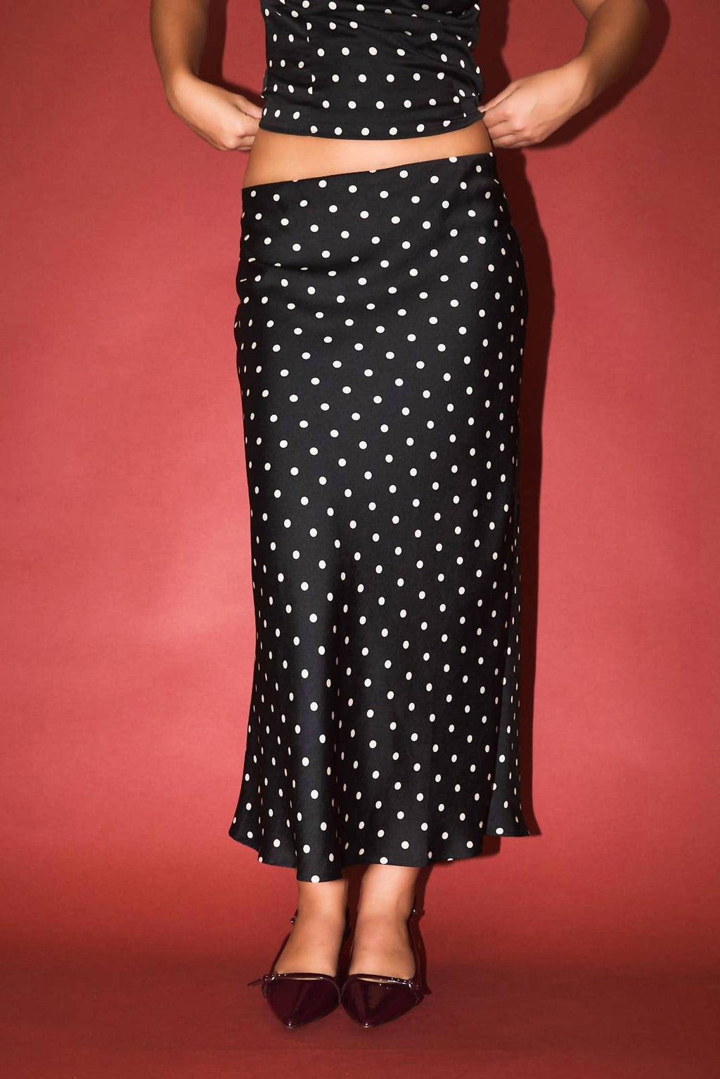 Dreamy Dot Mid Rise Maxi Skirt In Black