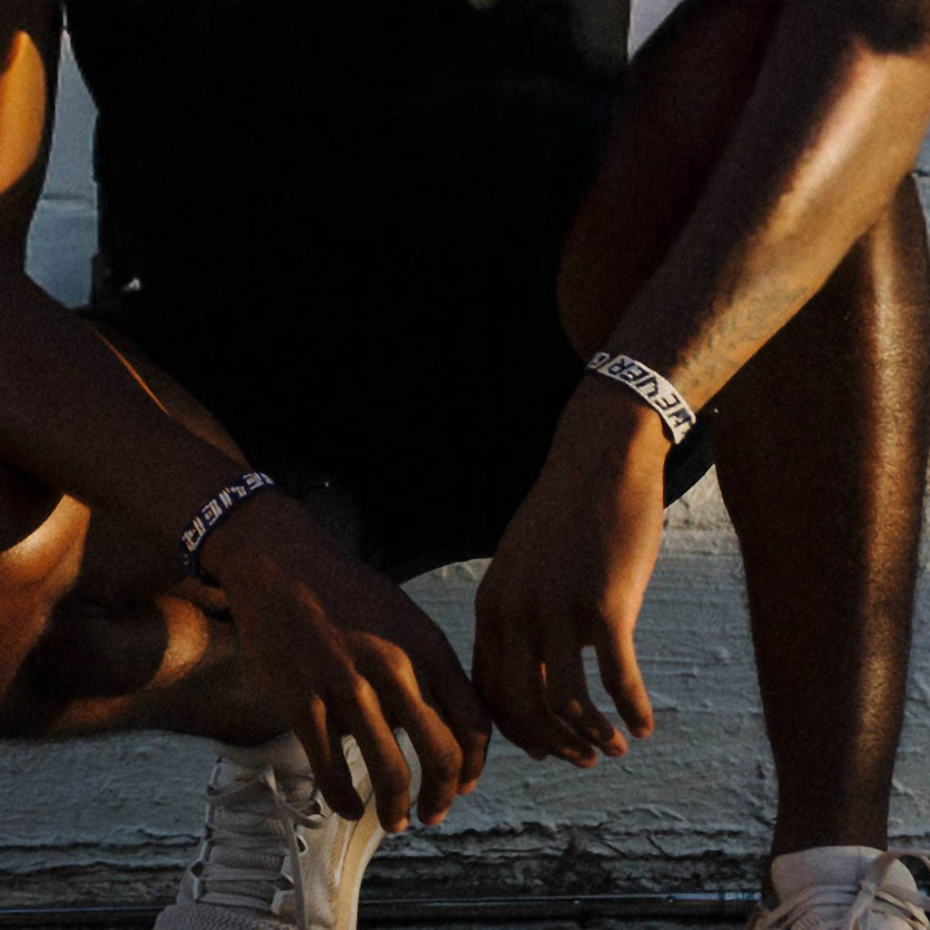 Unisex Never Give Up Bracelet In White Gold
