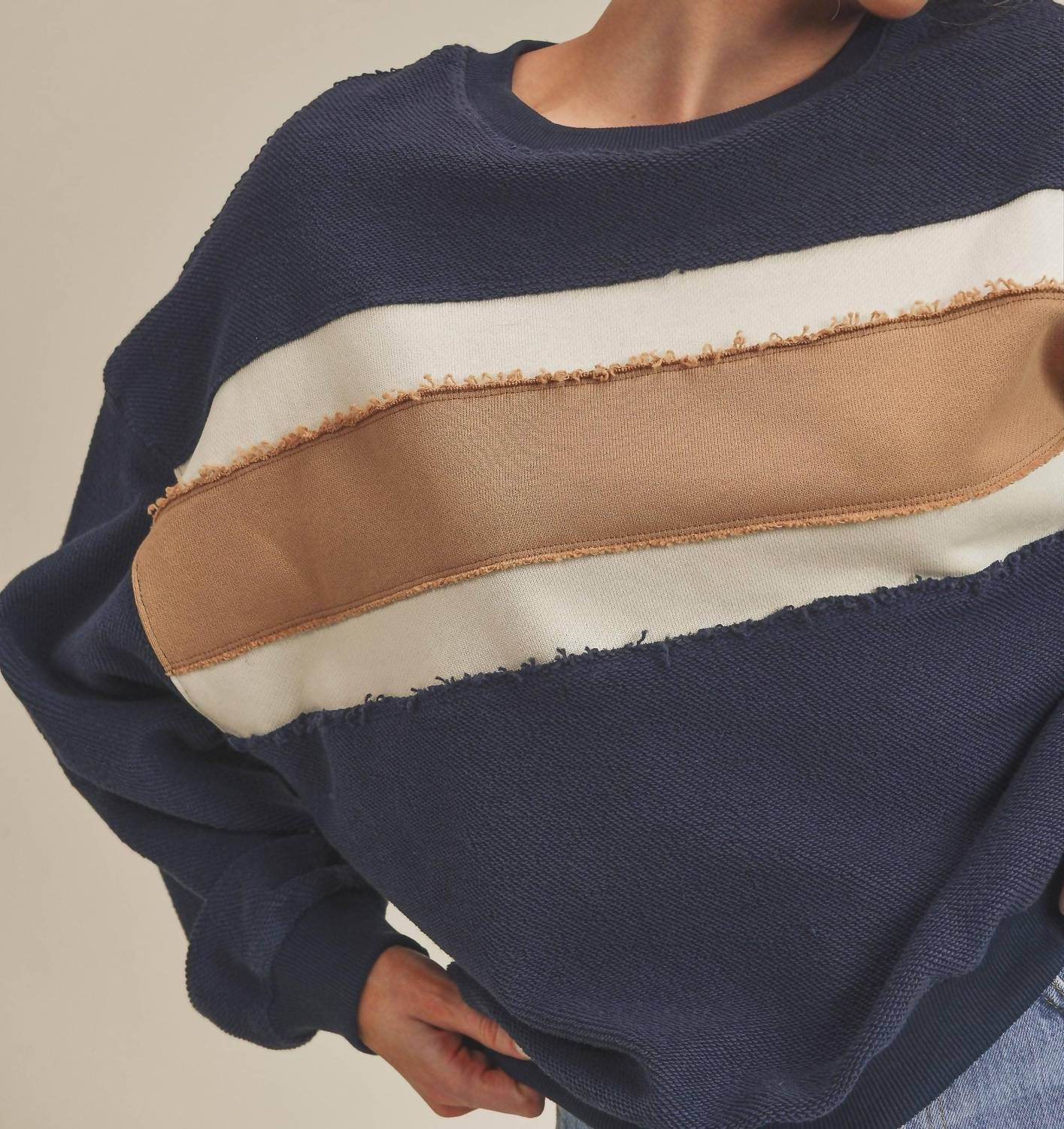 Winnie Crew Sweatshirt In Navy/ivory/tan
