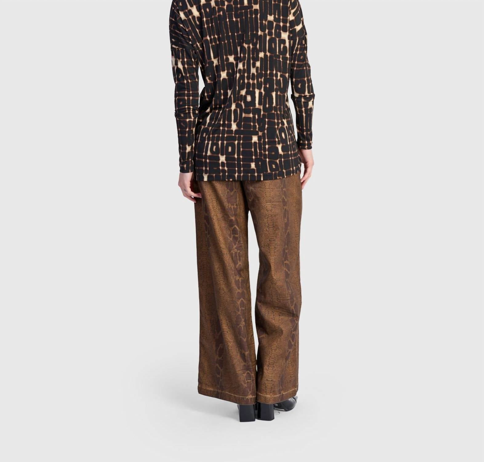 Neula Mockneck Top In Matrix