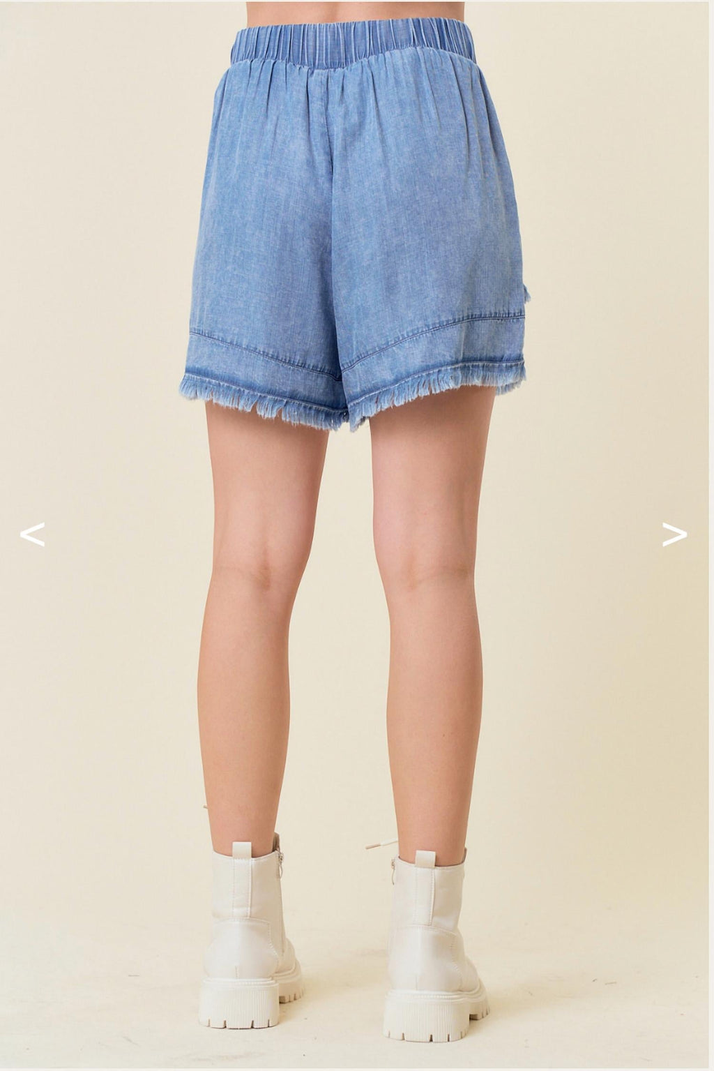 Denim Fray Detail Shorts In Light Wash