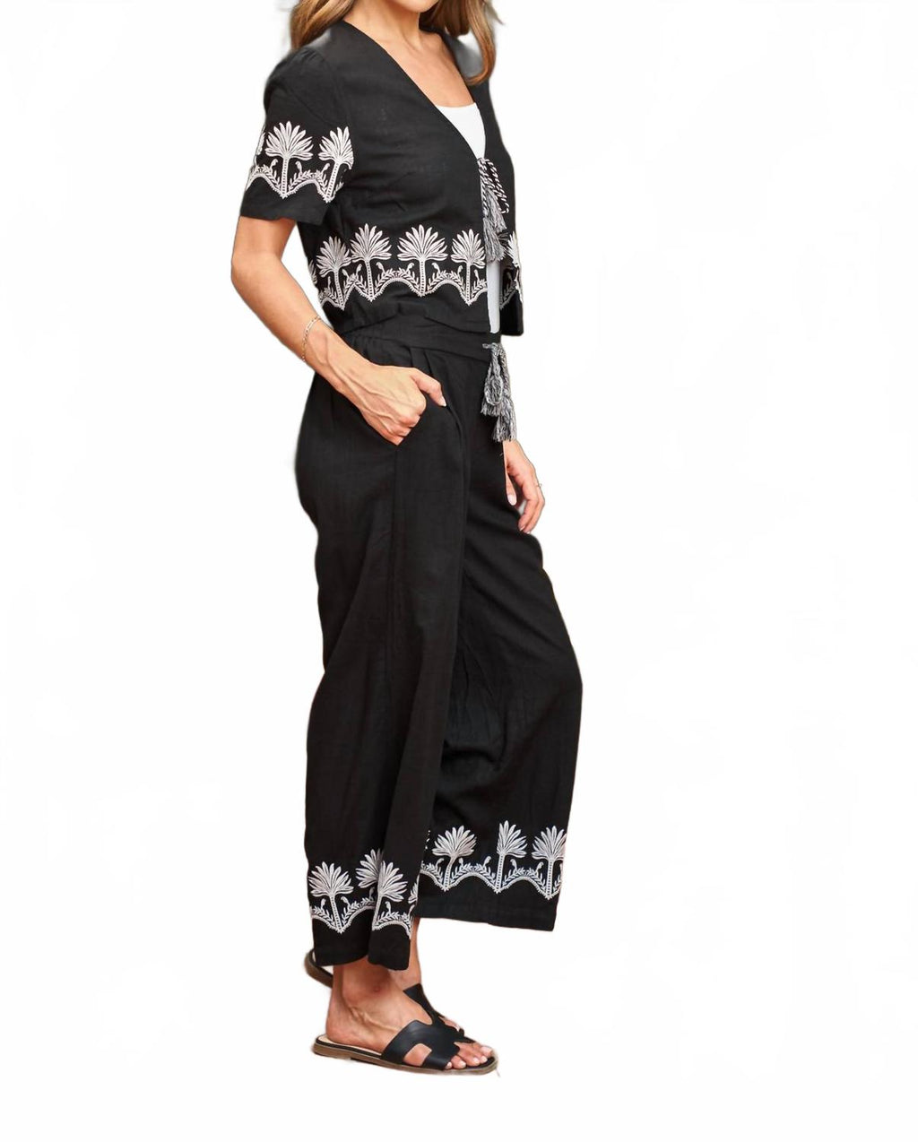 Embroidered Linen Crop Pant In Black