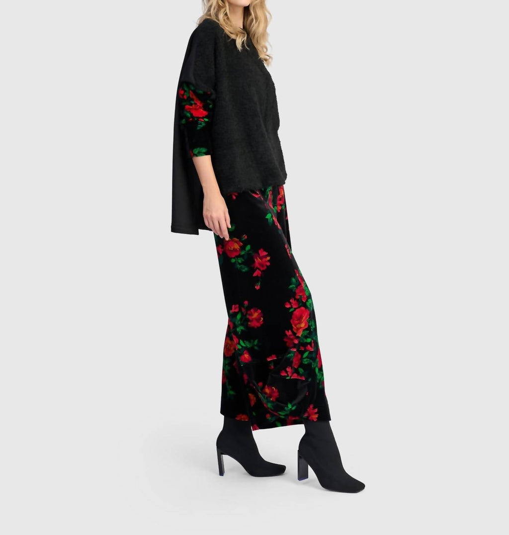 Spotlight Boucle Top In Roses