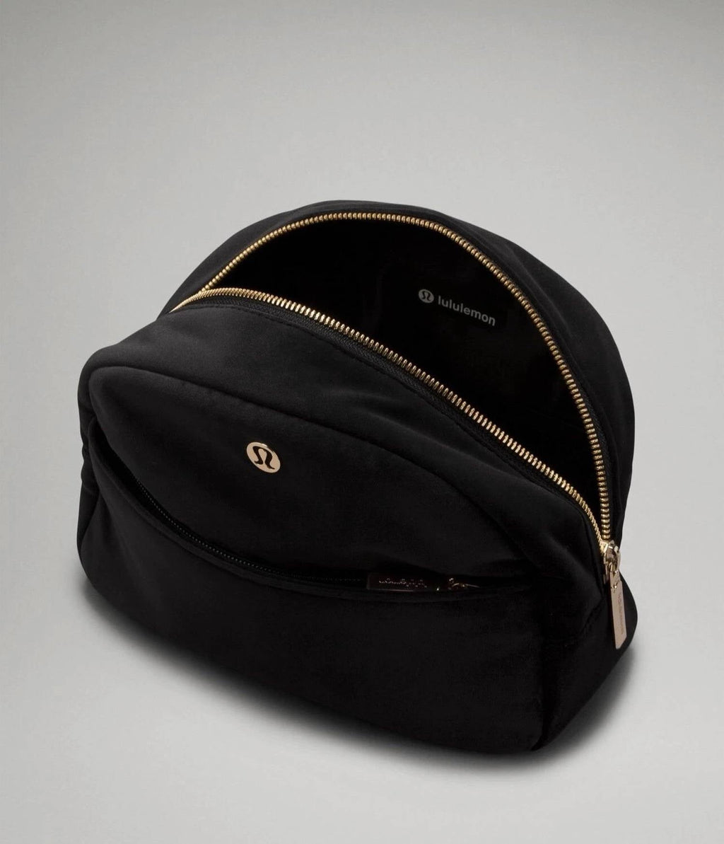 Women's Go Getter Pouch In Black/ Gold