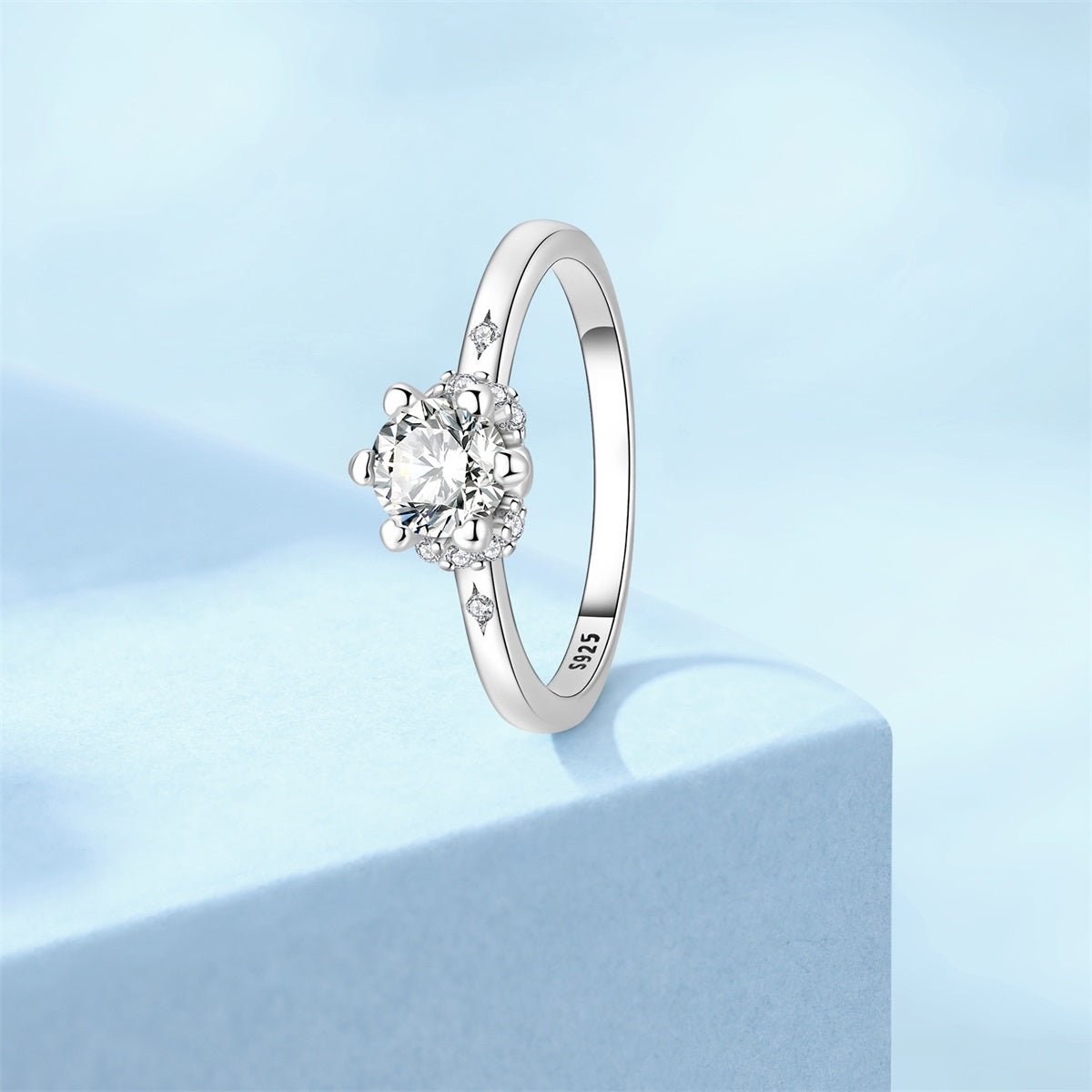 Classic Halo Round Cut Sparkle Ring