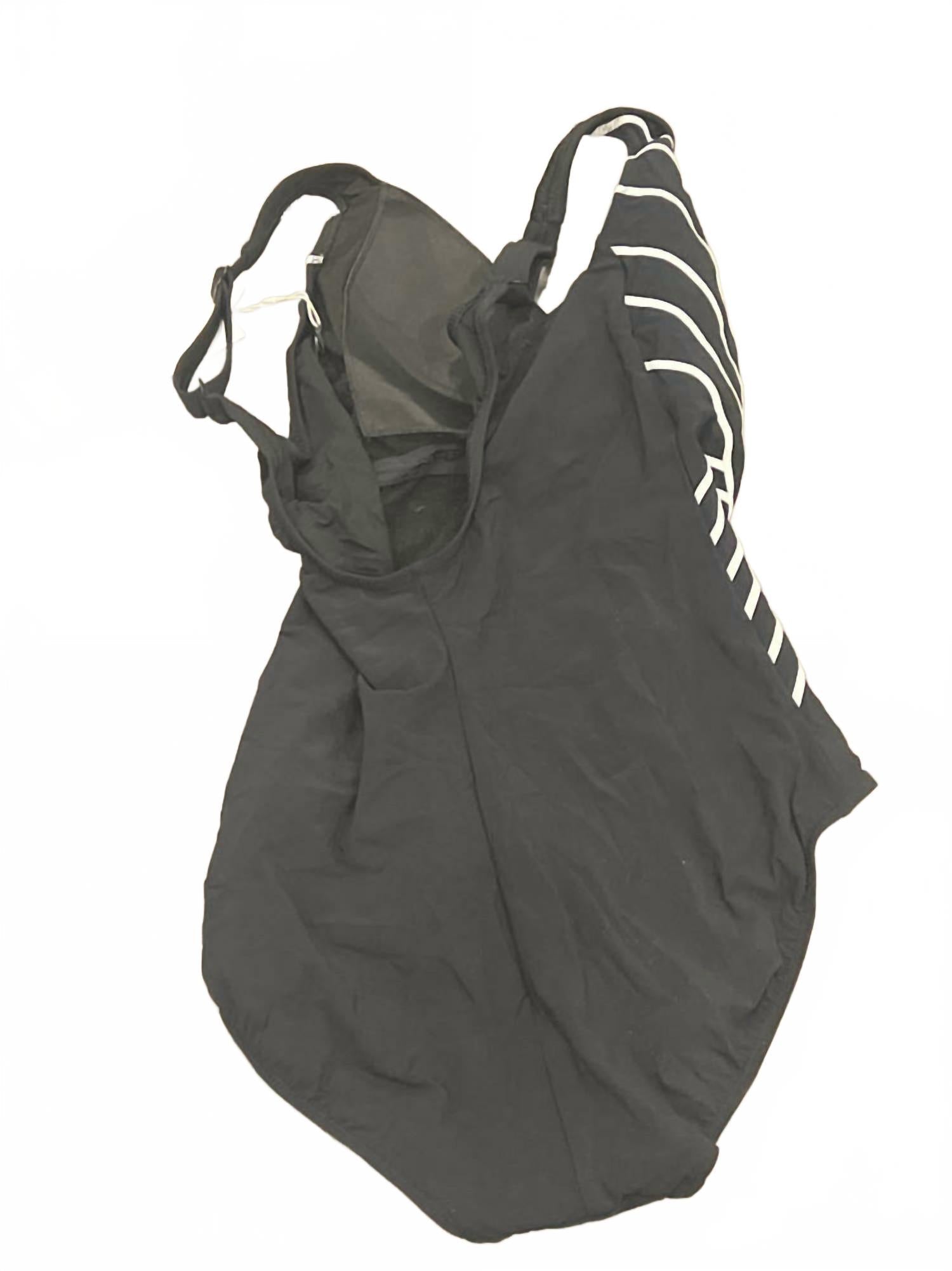 Women’S Embrace V-Neck Surplice One Piece Swimsuit In Black/white