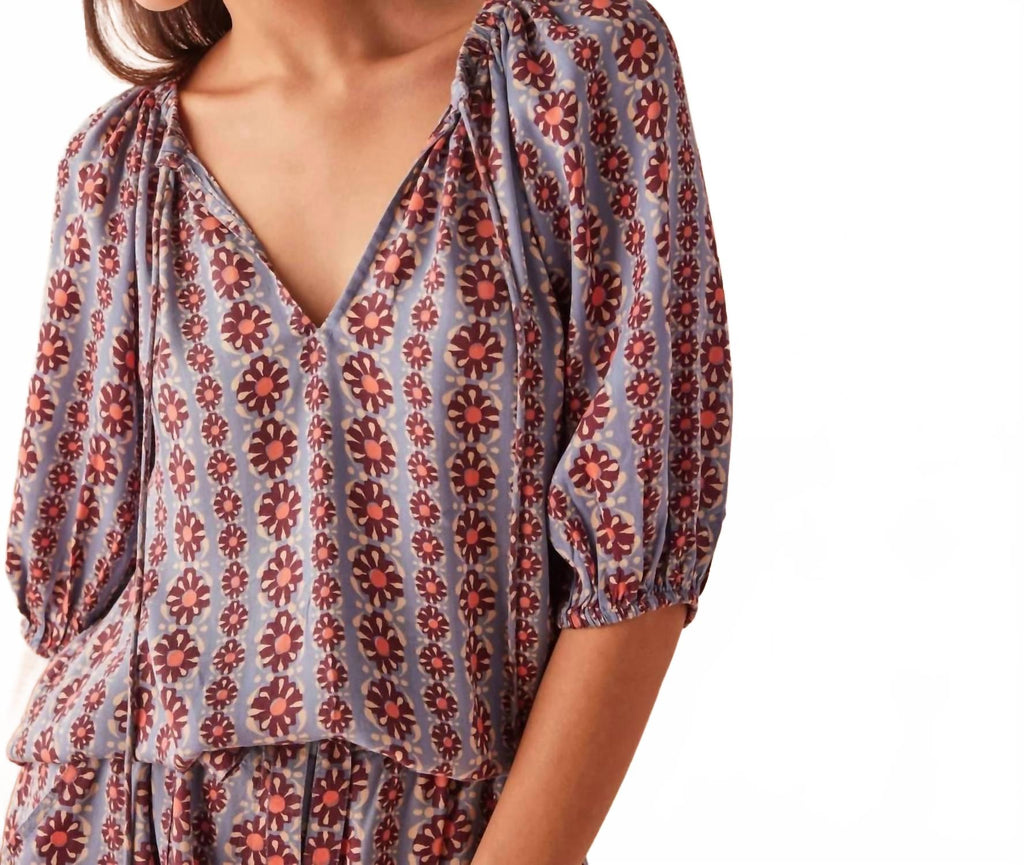 Isla V Neck Blouse In Omari Hibiscus