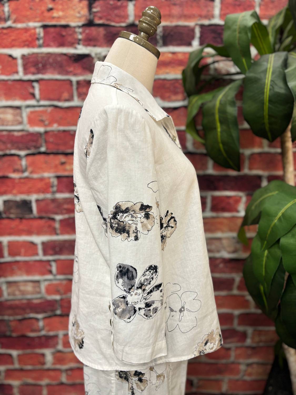 Watercolor Floral Swing Buttoned Shirt In Beige