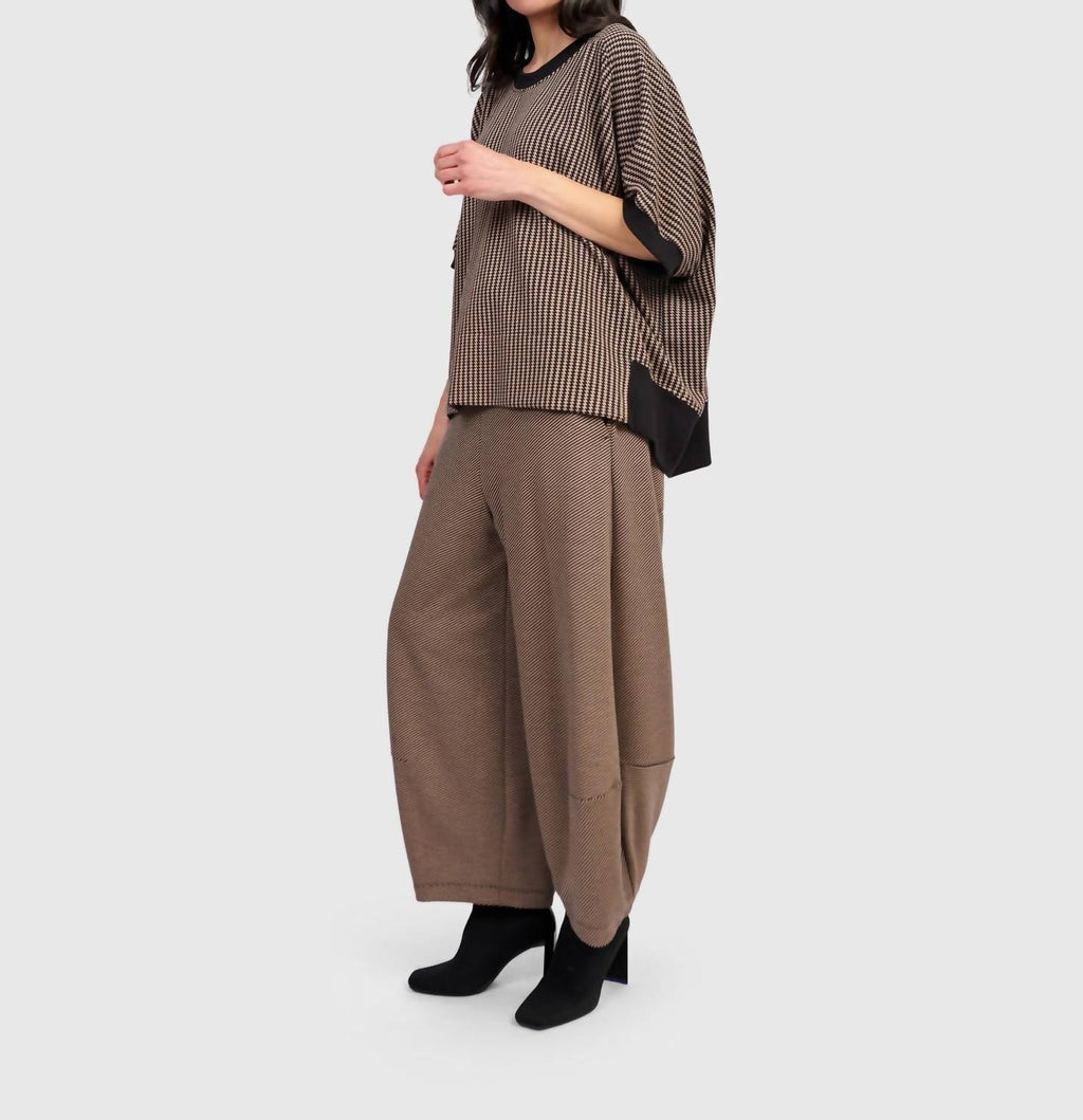 Yetta Rounded Top In Chocolate