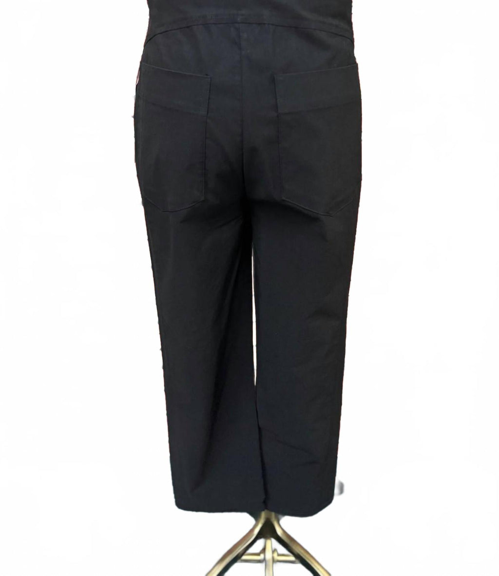 Women's Streamline Chic Pull-On Capri In Black