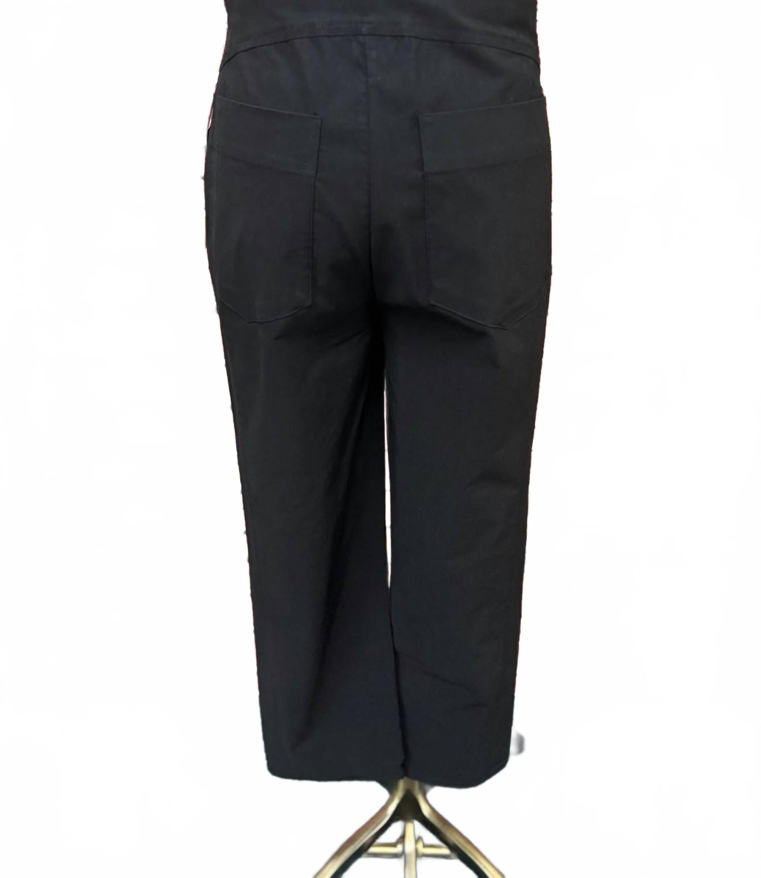 Women's Streamline Chic Pull-On Capri In Black
