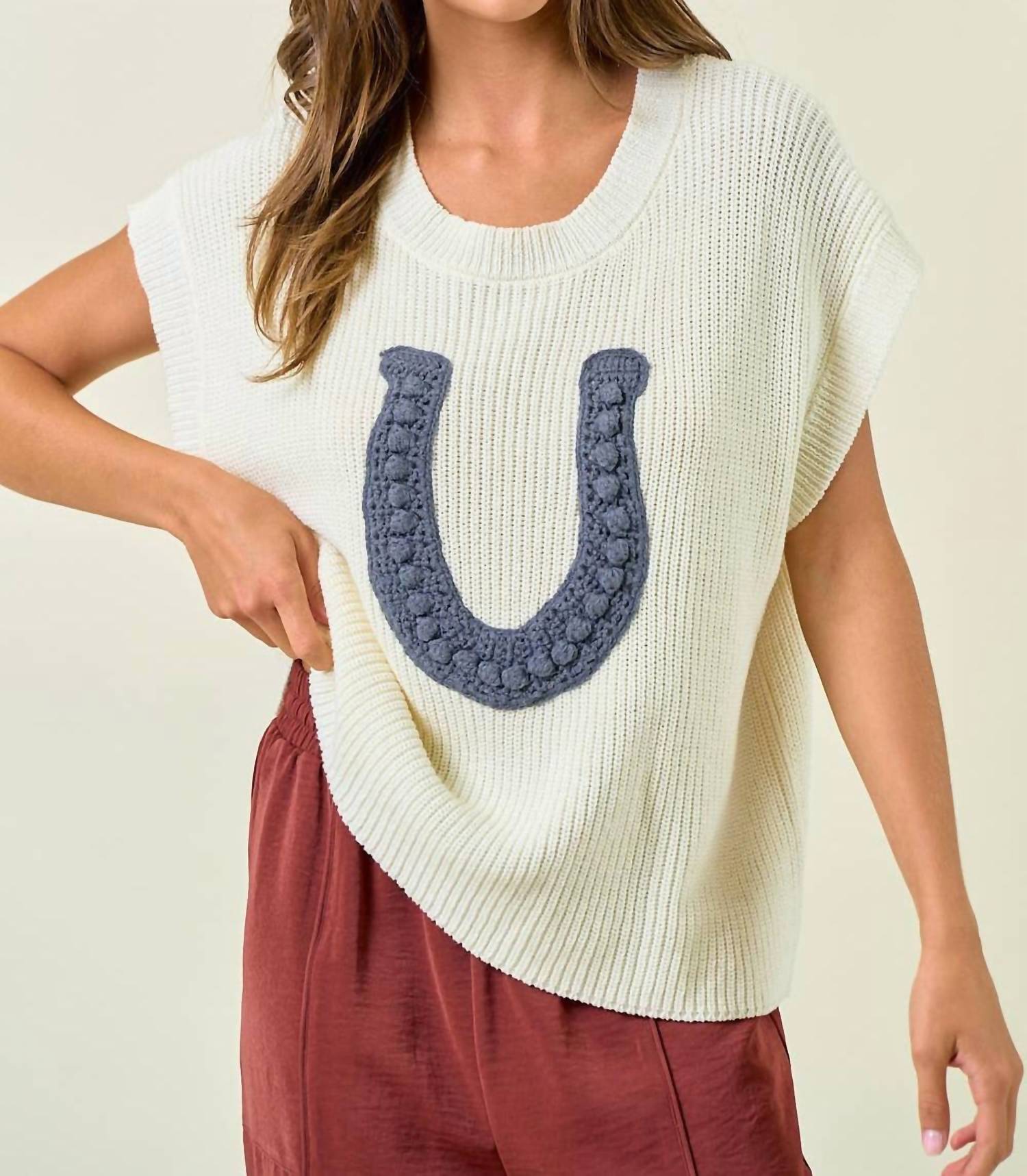 Horseshoe Ribbed Sweater Vest In Cream/ Blue