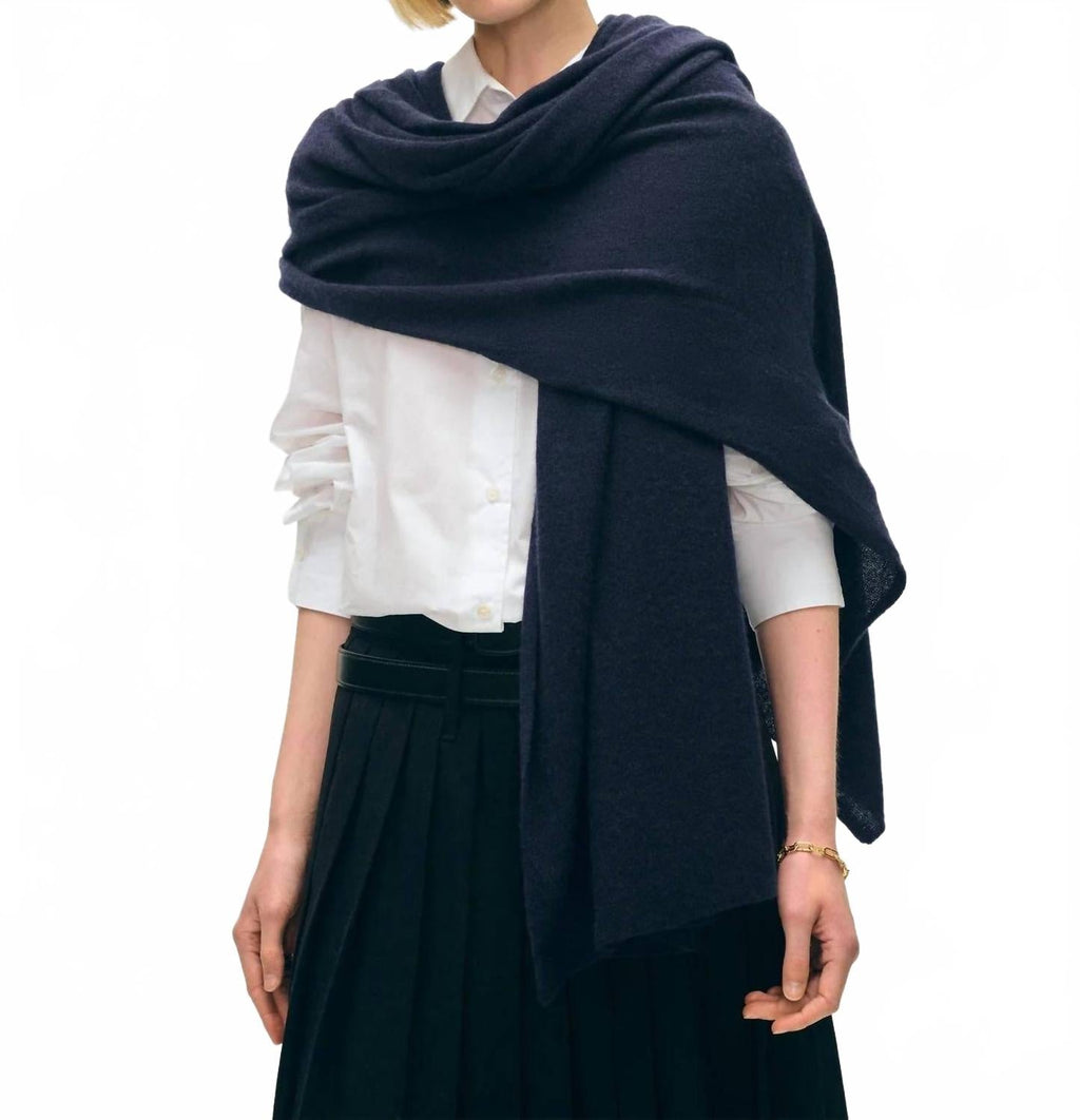 Women's Cashmere Travel Wrap In Deep Navy