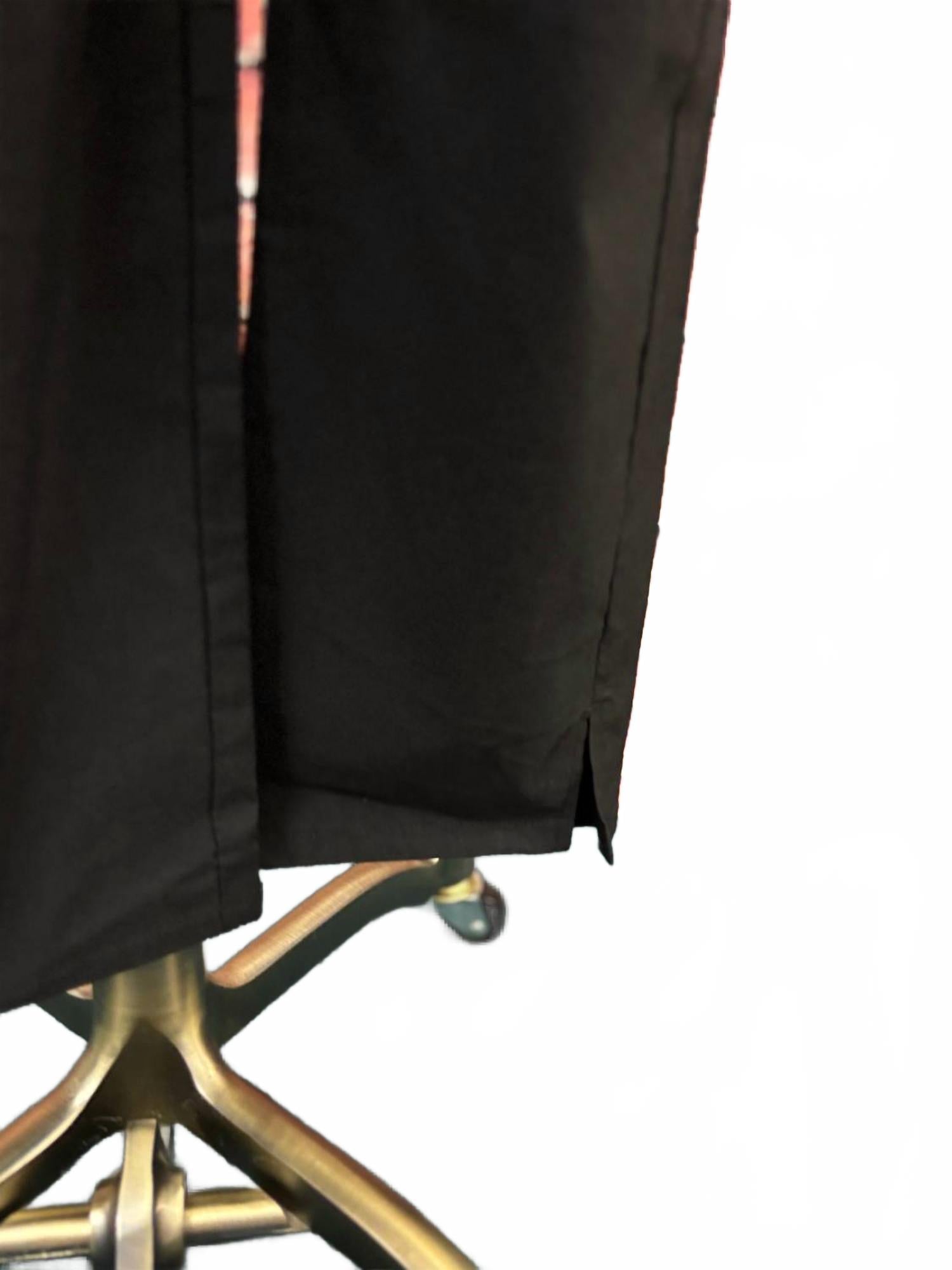 Women's Streamline Chic Pull-On Capri In Black