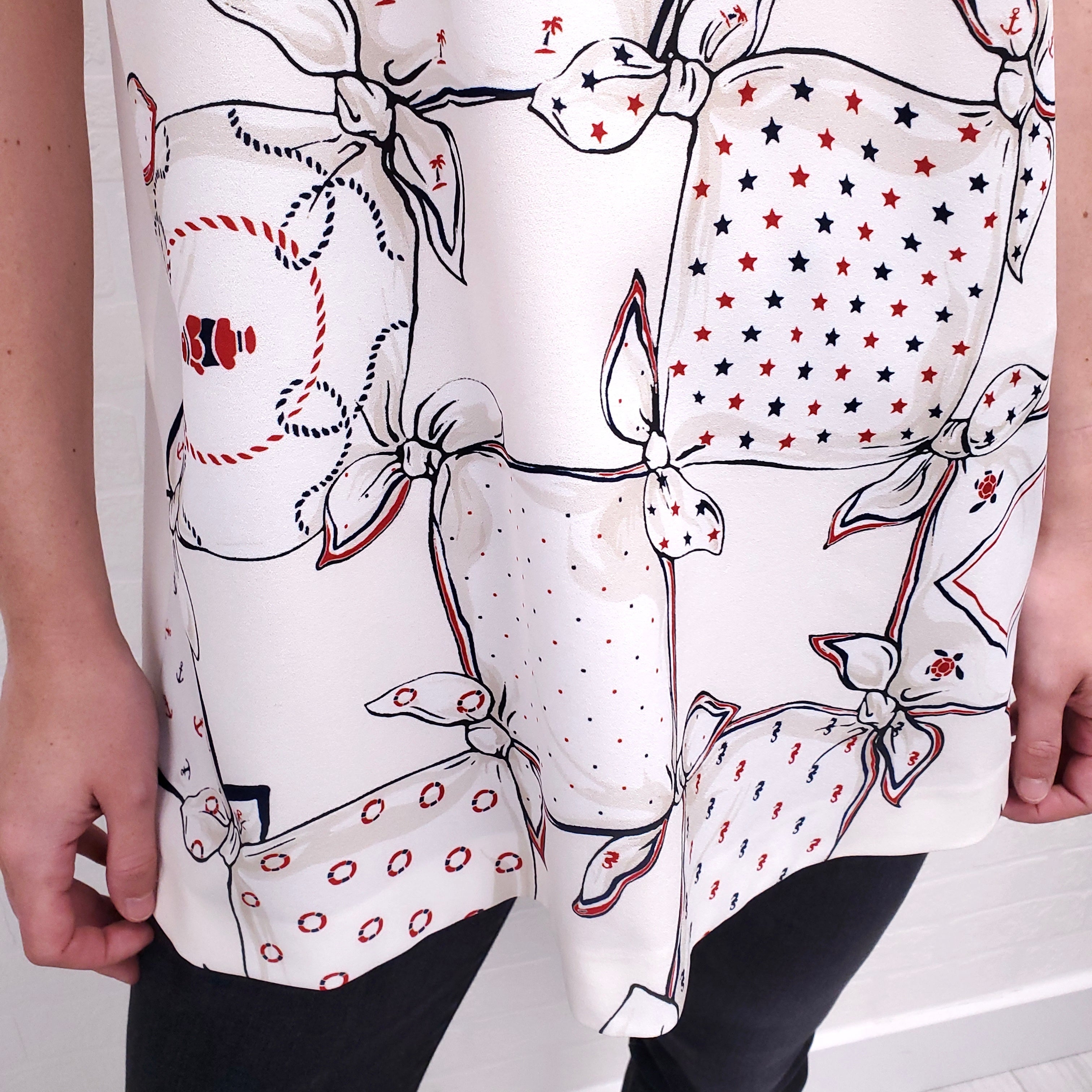 BOUTIQUE MOSCHINO SLEEVELESS GRAPHIC-PRINT WHITE TOP - SIZE 40