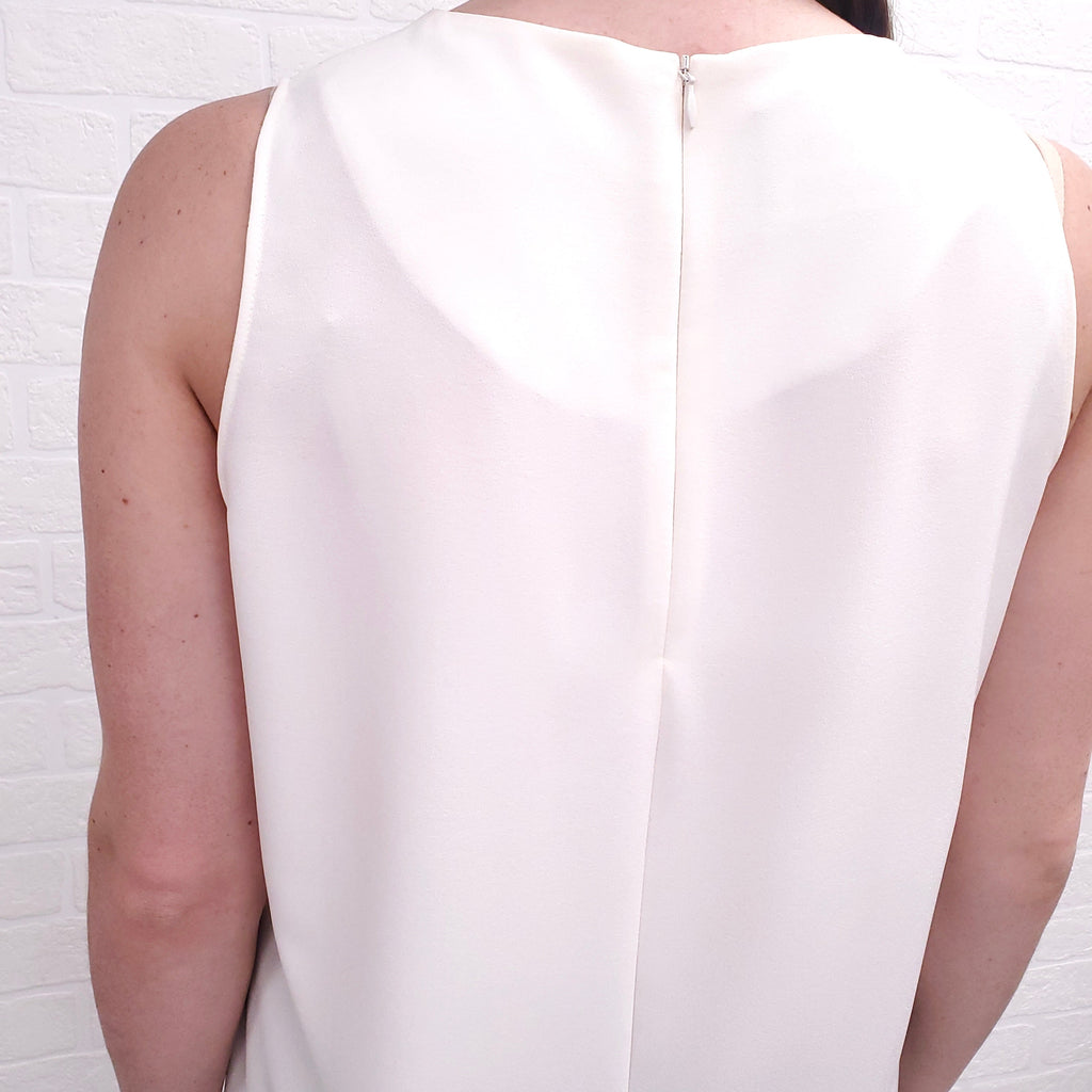 BOUTIQUE MOSCHINO SLEEVELESS GRAPHIC-PRINT WHITE TOP - SIZE 40