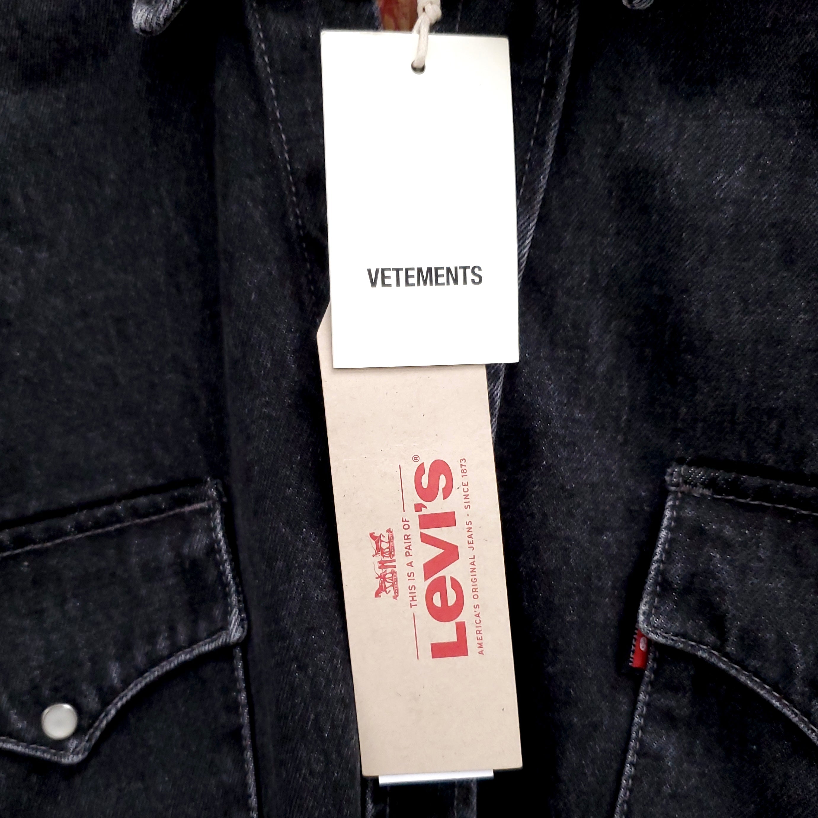 VETEMENTS X LEVIS BLACK OVERSIZED DENIM JACKET - SIZE XS