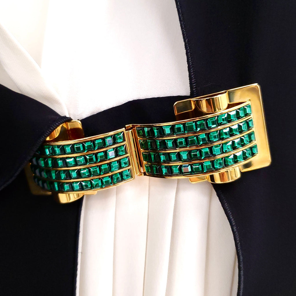 GUCCI BLACK & CREAM PLEATED DRESS WITH GREEN CRYSTAL CLASP ($6900) - SIZE 42