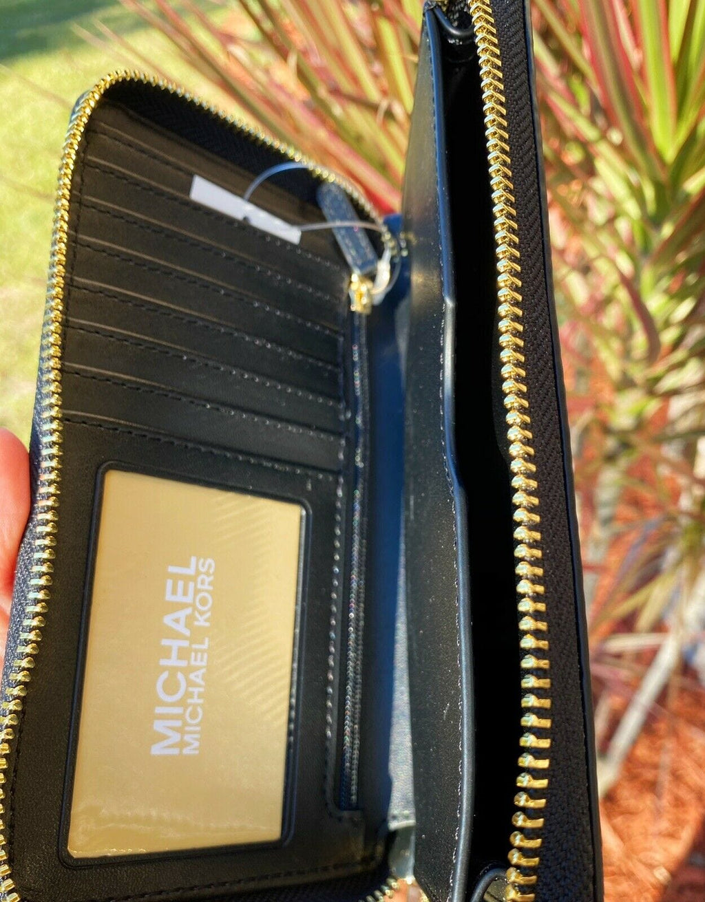 Michael Kors JetSet TravelLarge PhoneWristlet Wallet PebbledLeather Black