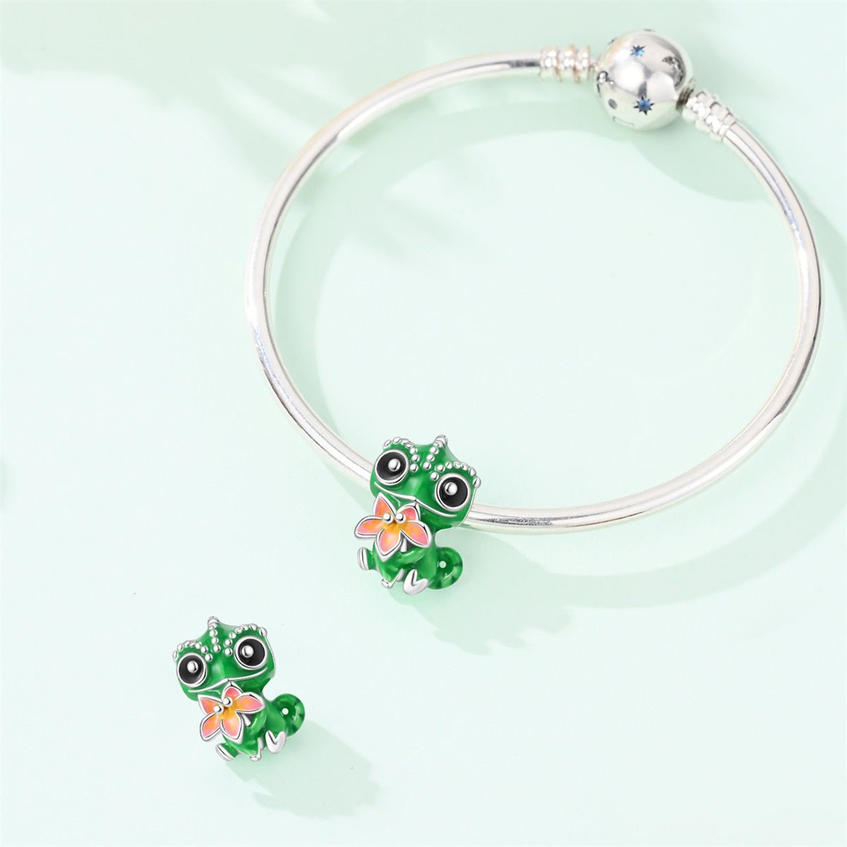 Thermochromic Color-Changing Baby Chameleon with Flower Charm