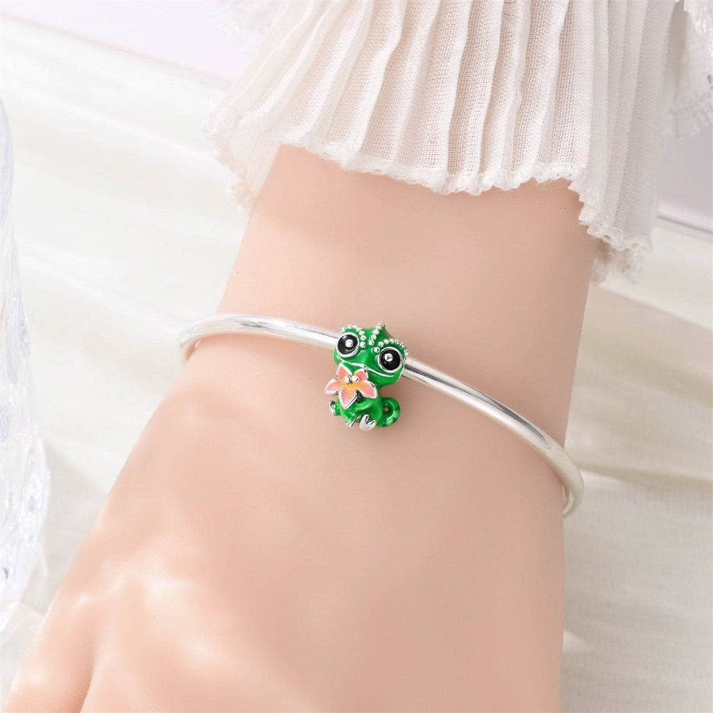 Thermochromic Color-Changing Baby Chameleon with Flower Charm